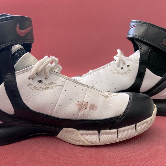 Nike Air Zoom Huarache 2005 - Used Indoor Basketball ONLY.  Kobe Nike 2K5 - Picture 2 of 4